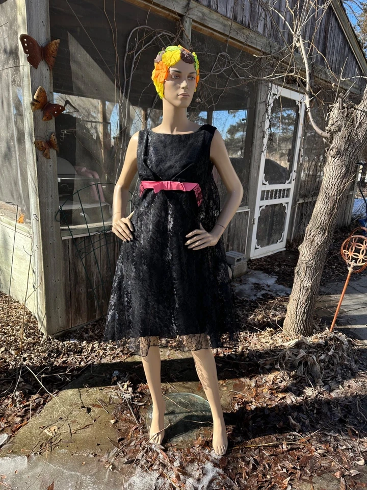 Mini Vestido de Cóctel Beau Time Años 60 De Colección Negro Encaje LO ÚLTIMO Rosa Lazo Imperio Cintura Capa Foto 2 de 4