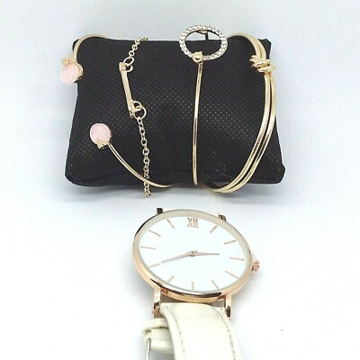 MARKENLOSE UHR MIT KLEINEM SCHMUCK 