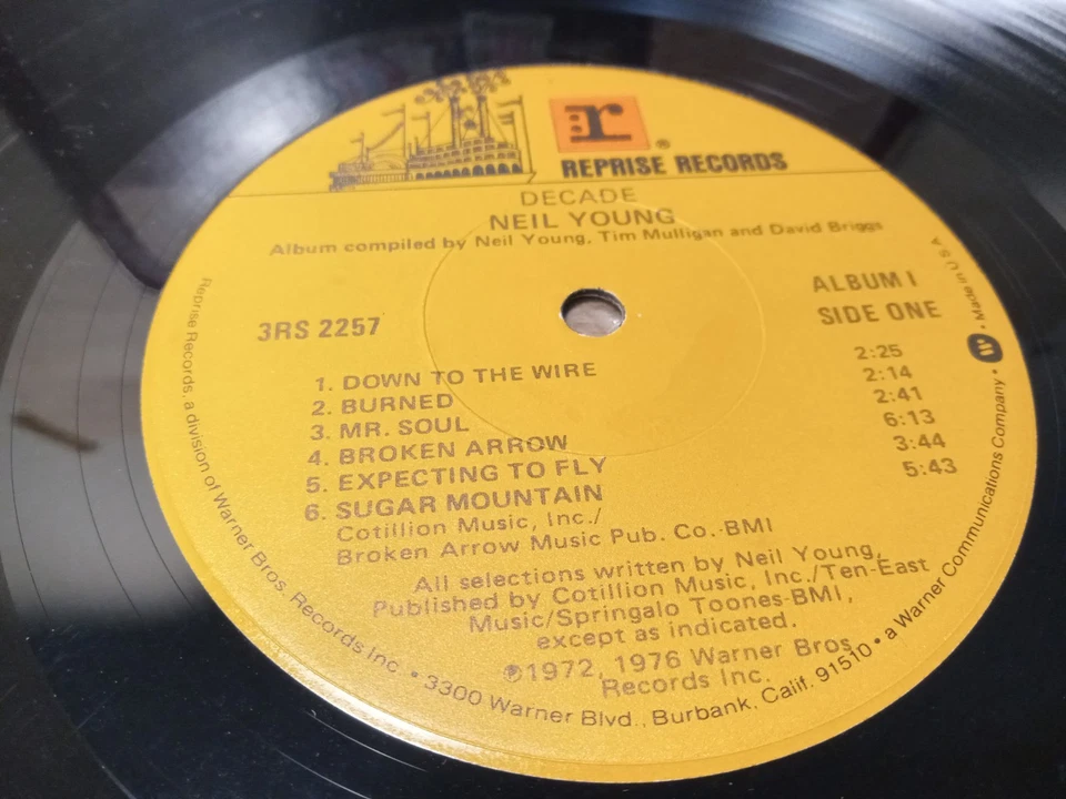 Neil Young - DECADE, LP VG+/VG Reprise Gatefold 3RS-2257, READ DESCRIPTION 👇 - Image 2 of 4