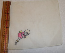 Vintage Dziewczęca / Dziecięca Chusteczka Hanky Haftowana Mała Dziewczynka Różowa Sukienka