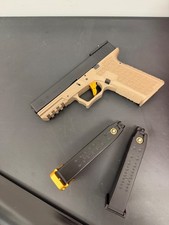 Model: Glock 17 (full-size, 9mm platform based on the slide markings). * Fra