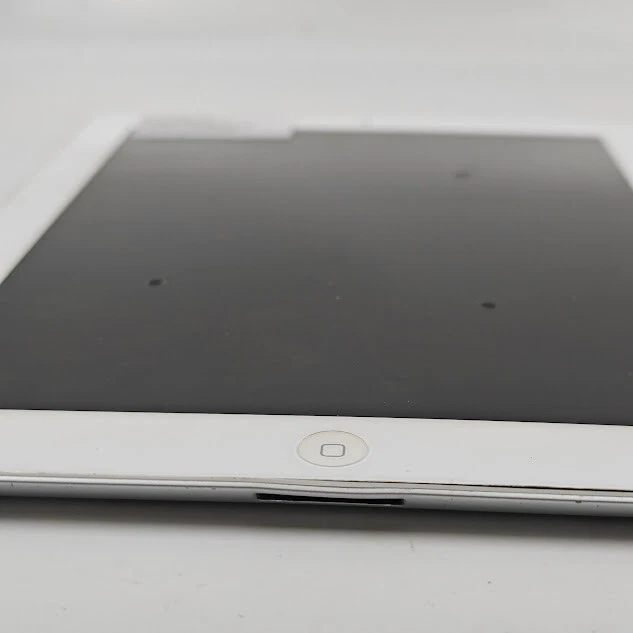 Ipad A1458 16GB - No Funciona, Carcasa Dañada, Para Piezas - Imagen 2 de 4