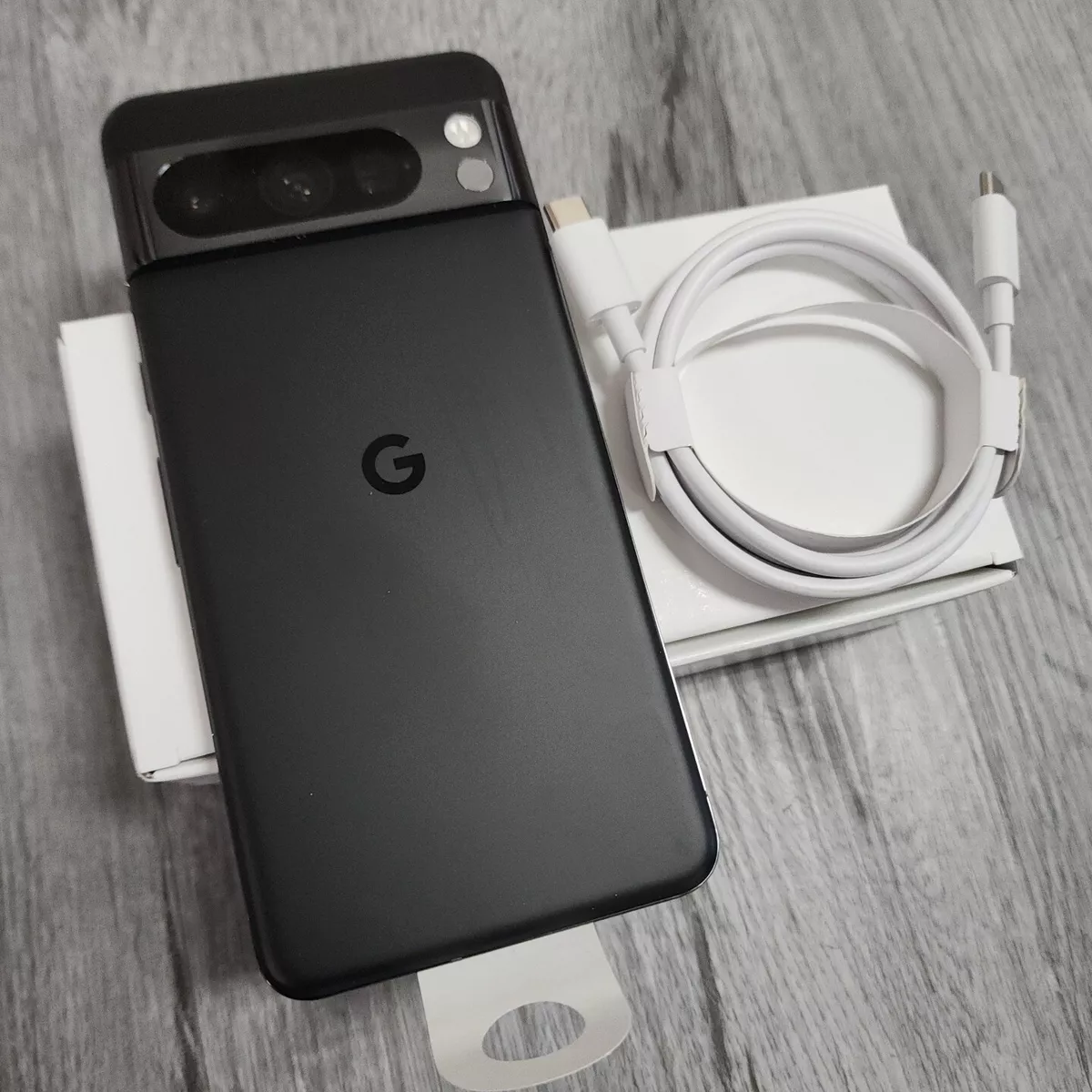 Google Pixel 8 Pro in Obsidian