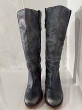 Vintage Uggs leather heeled boots size US 6.5