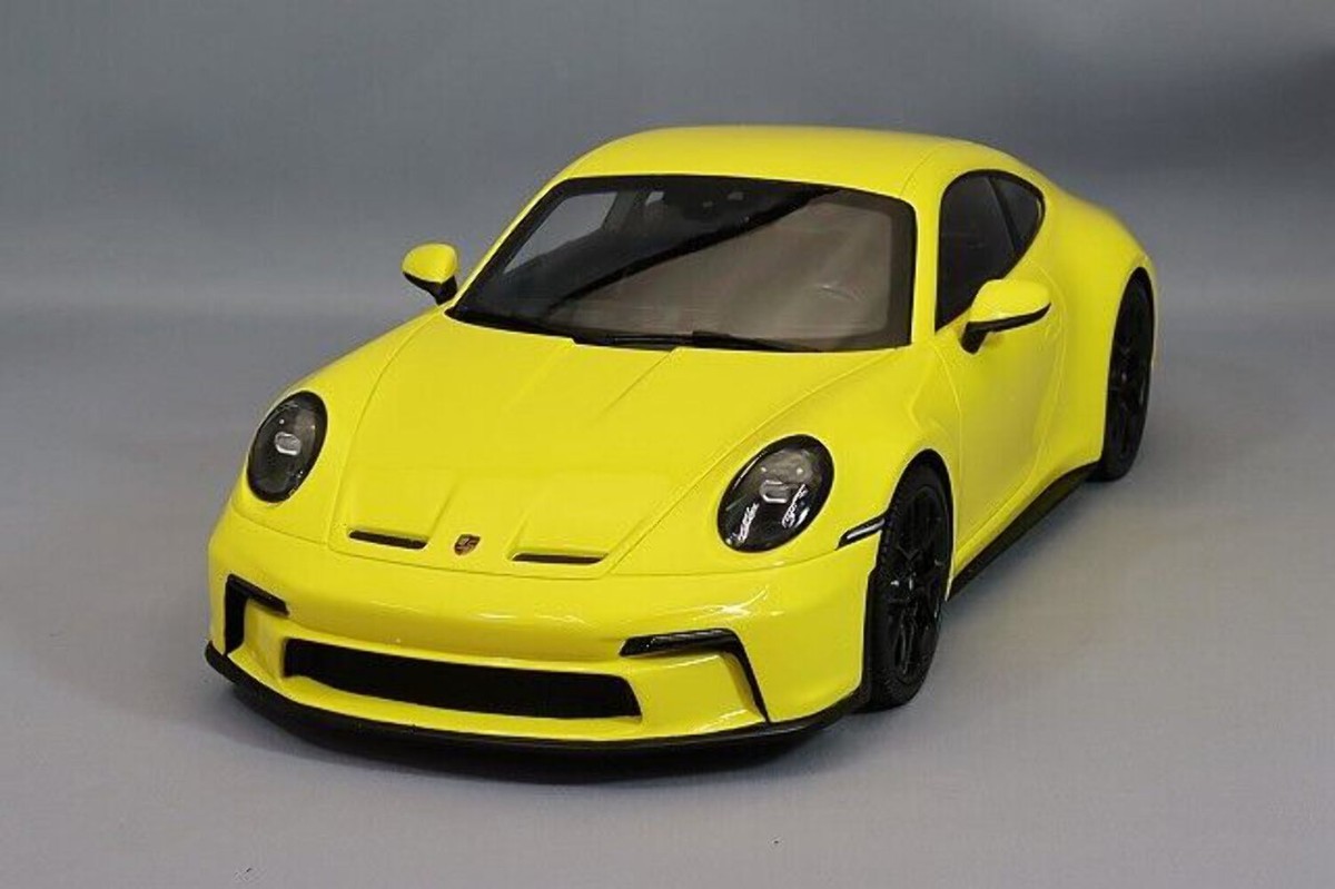 Minichamps 2022 Porsche 911 992 GT3 Touring Yellow w/ Black Minichamps 2022 Porsche 911 992 GT3 Touring Yellow w/ Black