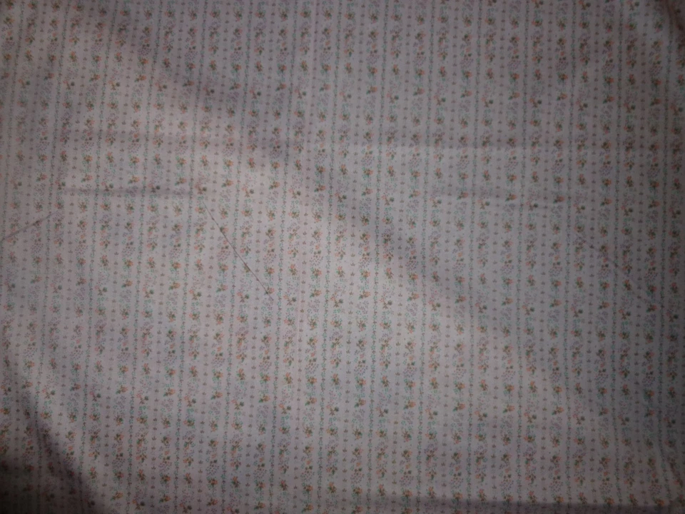 Vintage KMART Tejido Poli Tejido Floral 54"x1.5 yardas Delicadas Flores Envío Rápido Foto 2 de 2