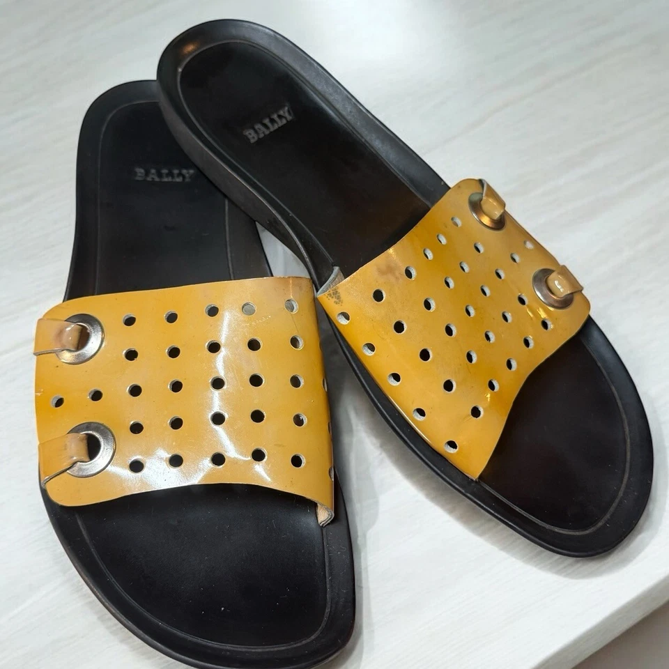 Sandalias Bally para mujer de cuero dorado sin cordones talla 8 medianas auténticas Foto 2 de 4