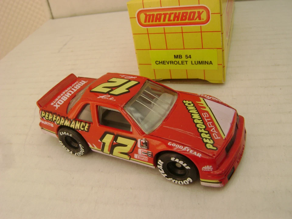 1991 MATCHBOX SUPERFAST MB54 CHEVROLET LUMINA STOCK CAR NEW IN BOX - Image 2 of 3