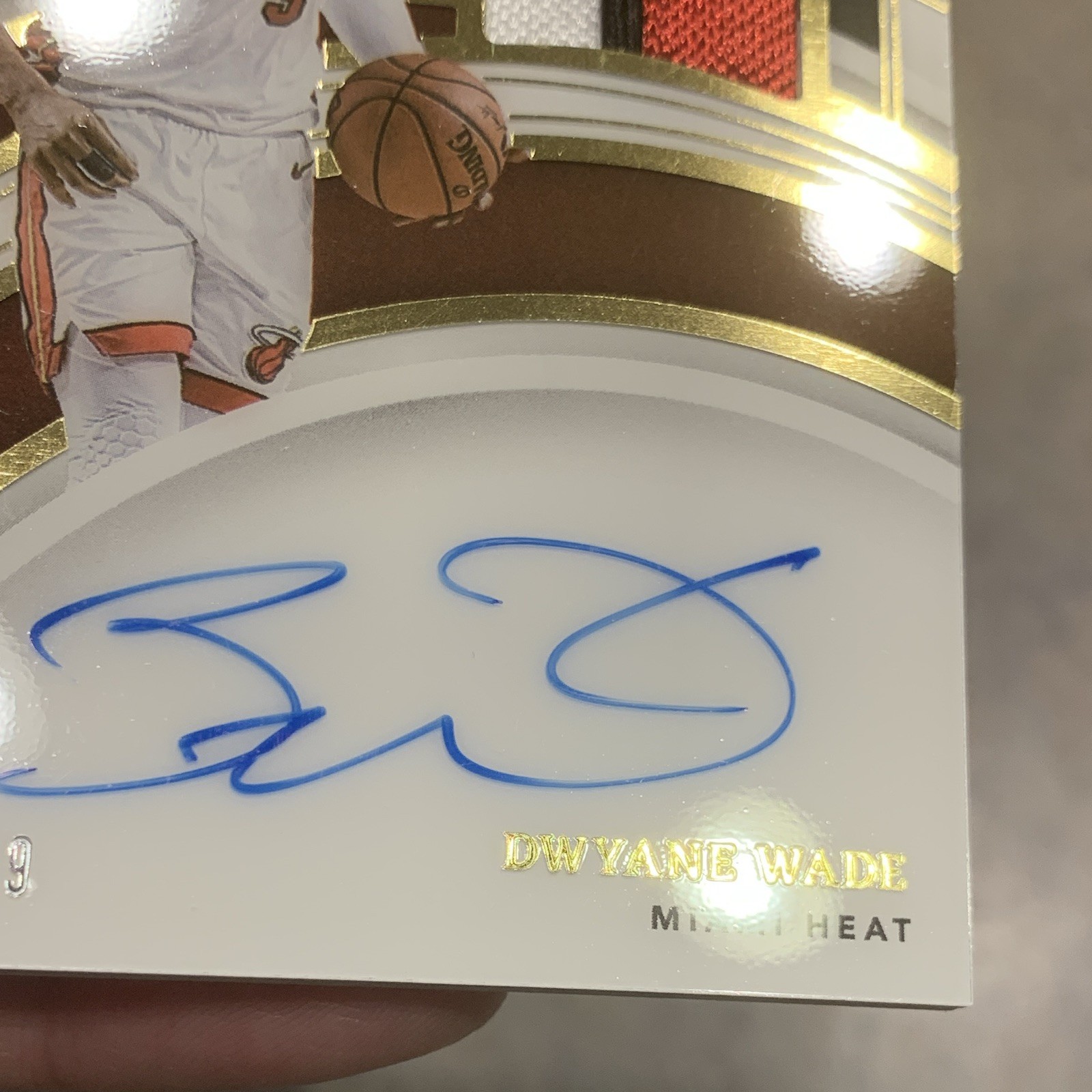 2021-22 Panini Immaculate Gold Patch On Card Auto Dwyane Wade Heat /49 Game worn view 5