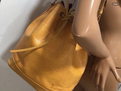 LOUIS VUITTON PARIS EPI SHOULDER BAG - MADE IN FRANCE / Code AR0916