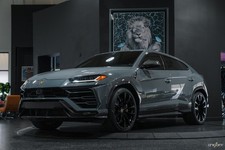 2022 Lamborghini Urus $306K MSRP, ALL Carbon, Grigio Telesto Paint