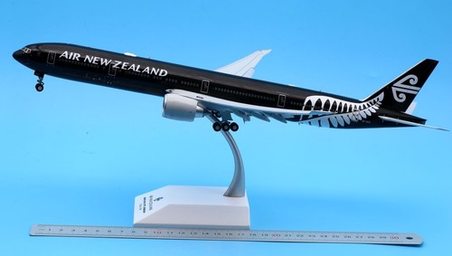 JC Wings 1/200 Air New Zealand Boeing B777-300ER Diecast Model ZK-OKQ Flaps Down - Picture 2 of 14