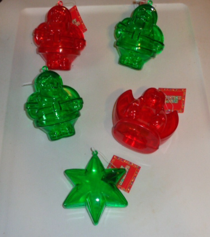 5 Vintage Plastic Christmas Treat Ornaments Santas, Angel & Star Red & Green 70s