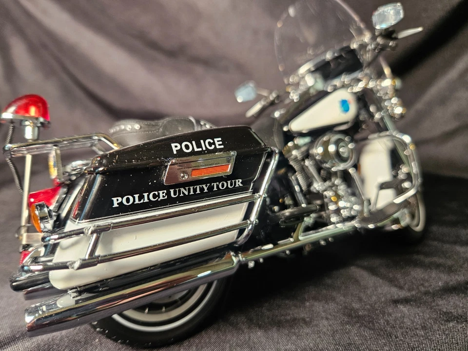 Harley Davidson Road King Police 2007 Franklin Mint escala 1:10 Inv. #4739 Foto 2 de 4