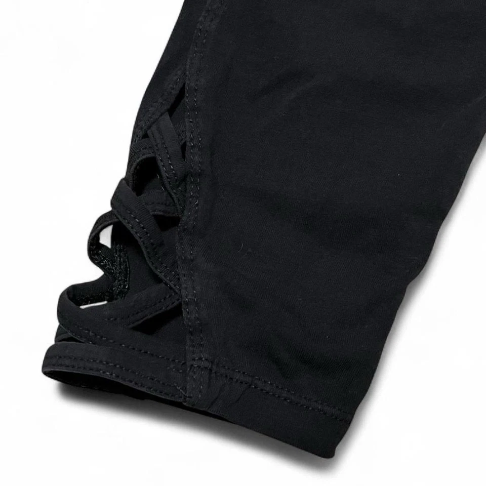 Leggings capri negros con cordones y recortes laterales de Betsey Johnson Talla mediana Foto 3 de 4