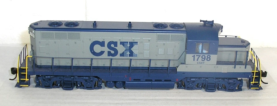 Walthers Mainline EMD GP9 Phase II w/ Chopped Nose CSX 1798, DCC Ready, HO - Image 2 of 4