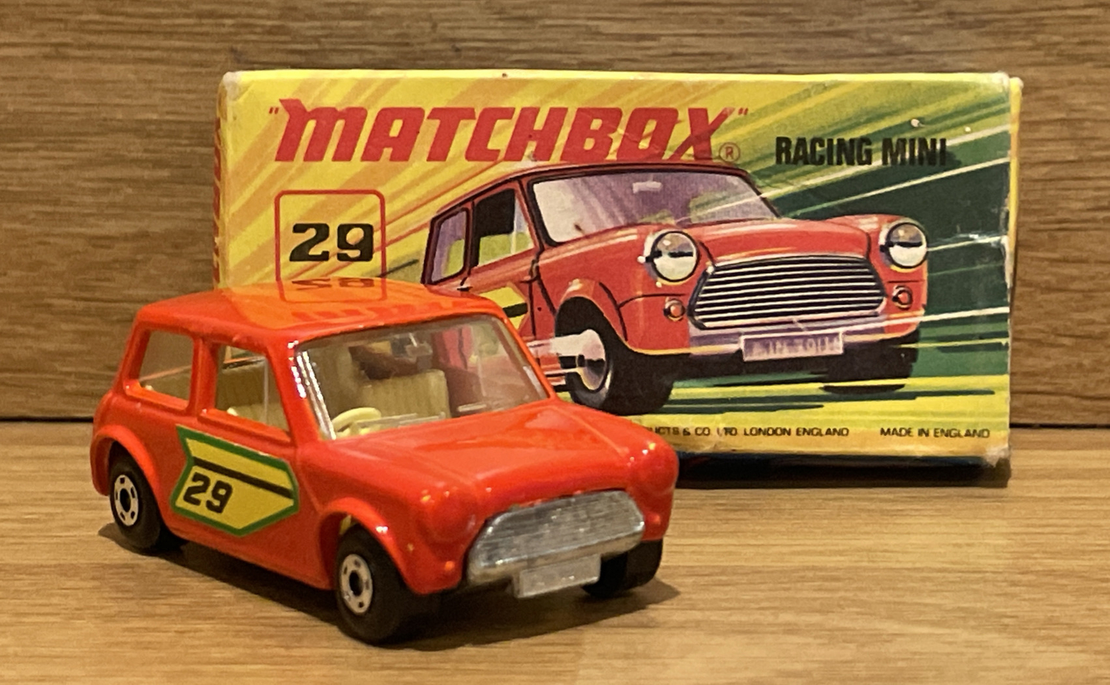 イギリスSuperfast製　29番　RACING MINI Matchbox 29d, Racing Mini - Free Price Guide & Review