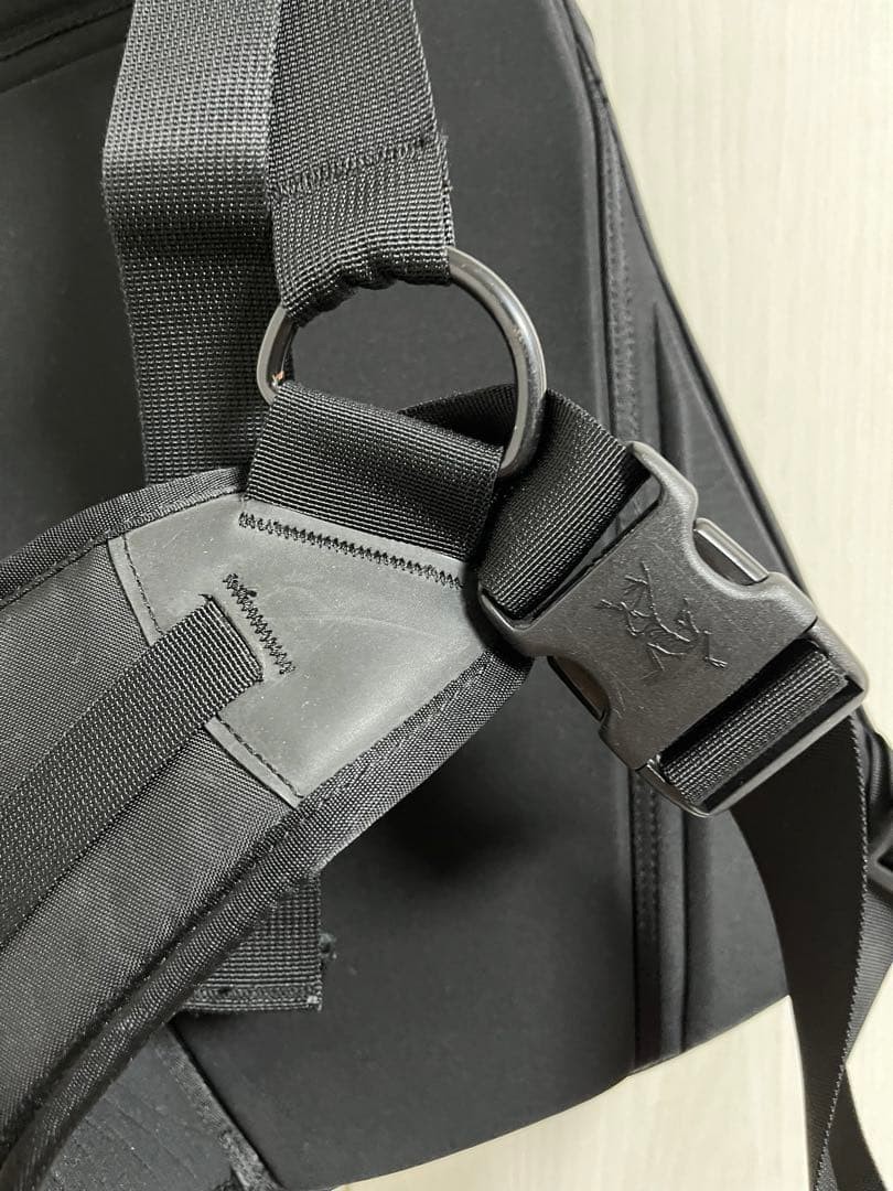 Arc'teryx Quiver Crossbody Sling Bag Black Everyday Carry Travel