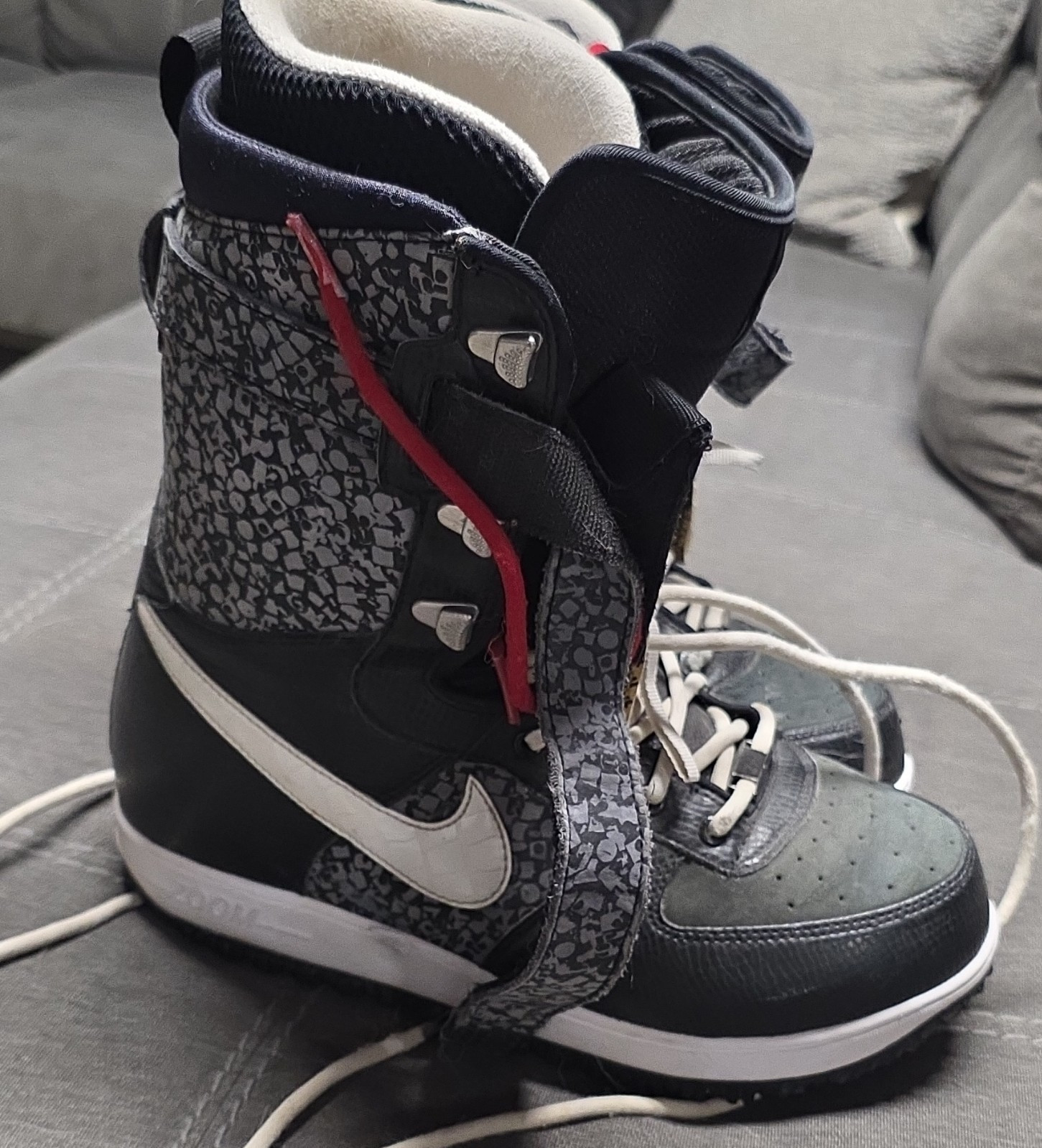 Nike Snowboard Boots Black White Gray Men's Size 9.5 334841-001