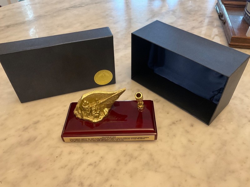 Republic of Singapore Navy Pen Holder in Box Valour at Sea Statue