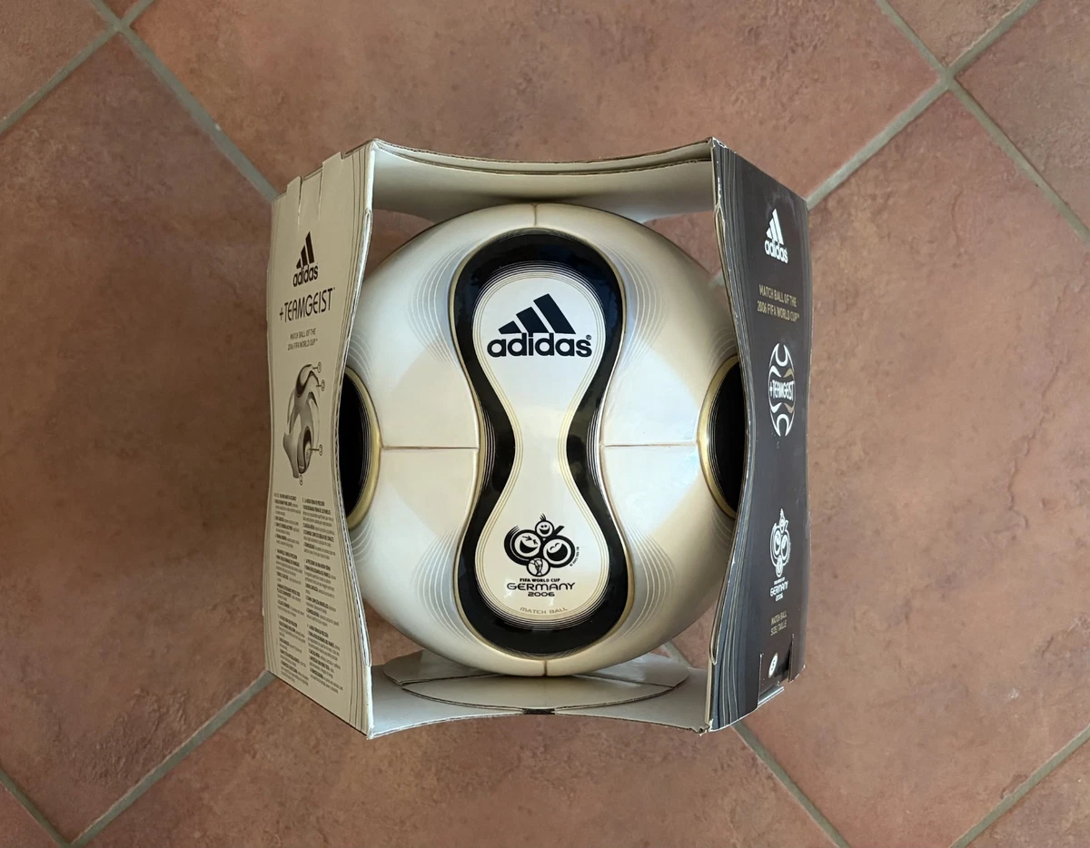 Preços baixos em Bola Adidas 2006 | eBay