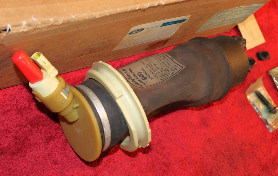 1984-92 Lincoln Mark VII Coupe 84-87 Continental NOS REAR AIR SPRING & SOLENOID - Image 3 of 4