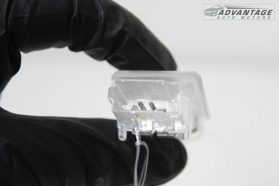 Cadillac ATS 2013-2018 panel de tablero interior inferior izquierdo lámpara de luz de cortesía OEM Foto 4 de 4