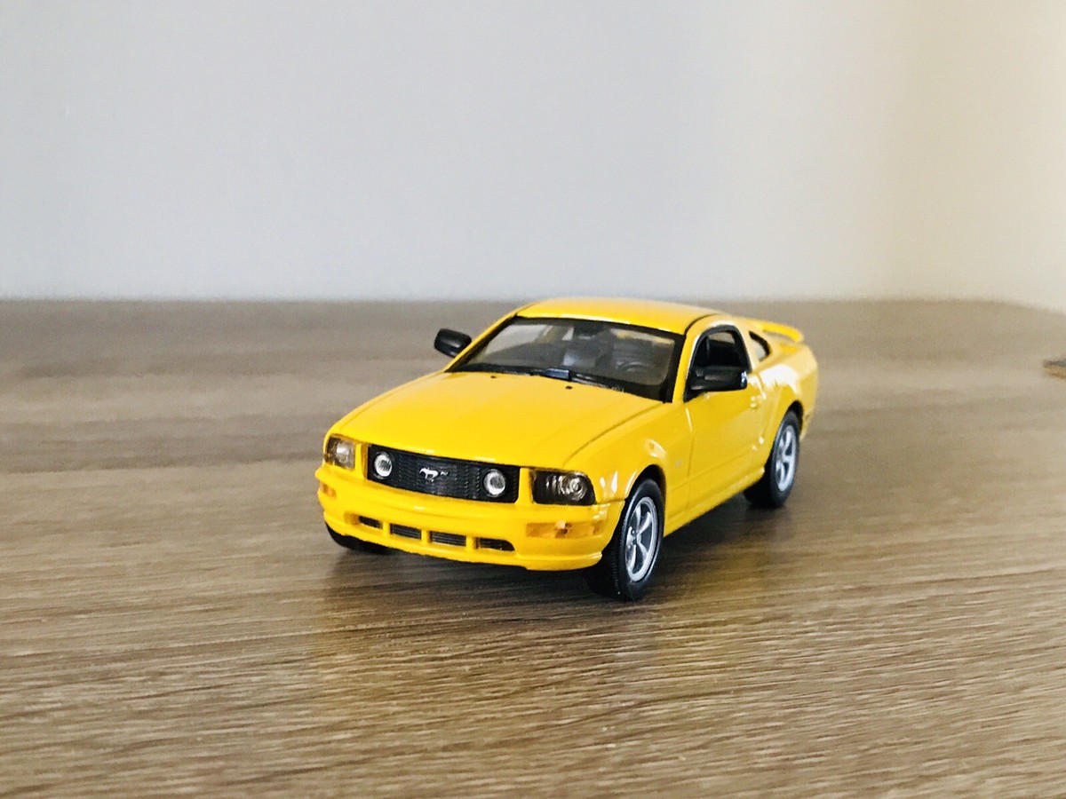 RARE 2005 FORD MUSTANG GT MUSCLE CAR 1/43 WELLY DIECAST COLLECTORS MODEL  GIFT
