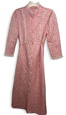 Vintage 70s Pink Rose Quilted Robe Girls Size 18 Womens Small Medium USA Union