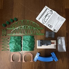 Thomas Train Set Motorized Road Railway System TOMY 2005 Track Accessories