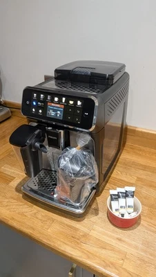 Philips 5400 Series EP5446/70 Bean to Cup Coffee Machine Working