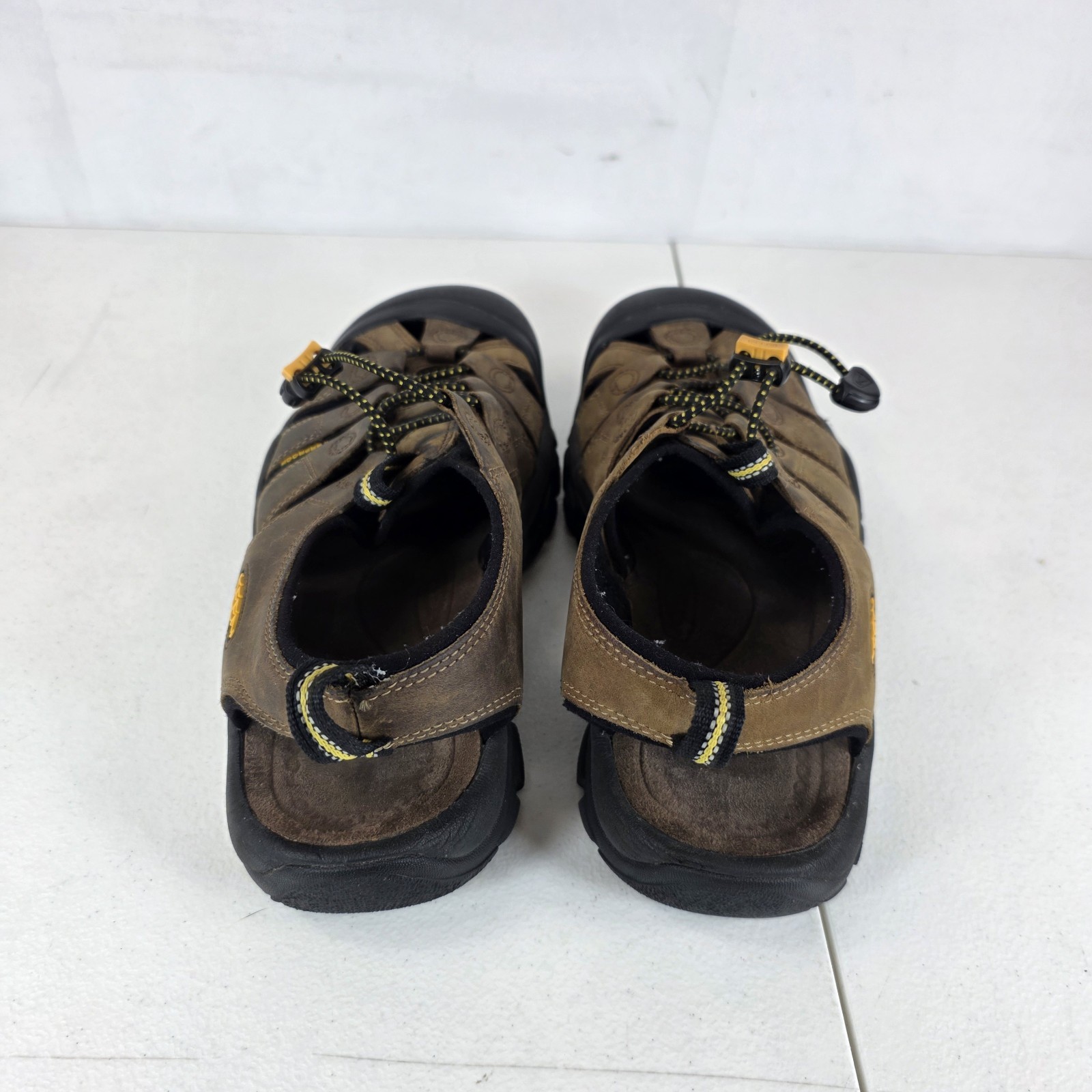 Sandali Keen Newport H2 impermeabili punta chiusa trail escursionismo marroni da uomo taglia 9