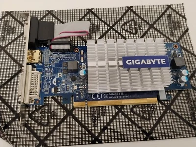 Gigabyte GV-N210SL-1GI GeForce 210 1GB 64 passiv silent PCI-e x16 VGA DVI HDMI - Bild 1 von 3