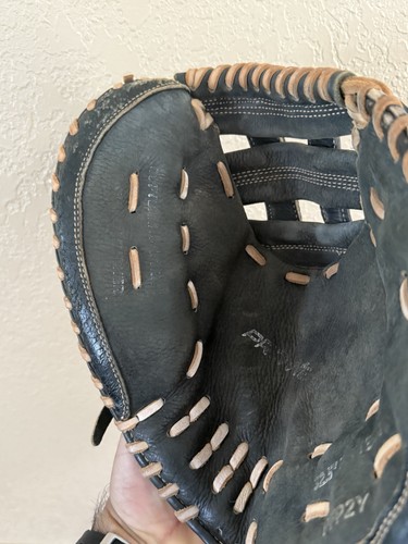 Easton Prowess Softball Glove RHT Right PFP2Y Fastpitch Catchers Mitt 32.5 - Picture 5 of 7