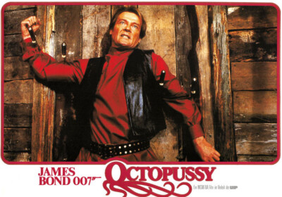James Bond 007 - Octopussy ORIGINAL Aushangfoto Roger Moore / Maud Adams /K Bedi