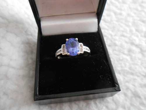 9ct Tanzanite Solitaire & Diamond Ring.. ..white gold...pretty - Picture 3 of 5