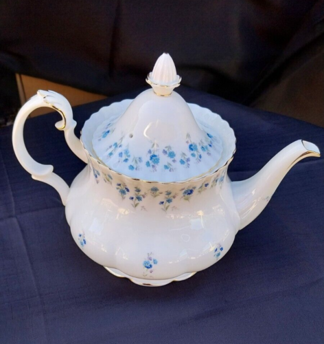 Vintage Royal Albert Memory Lane England 1965-1973 Tea Pot - Picture 1 of 20