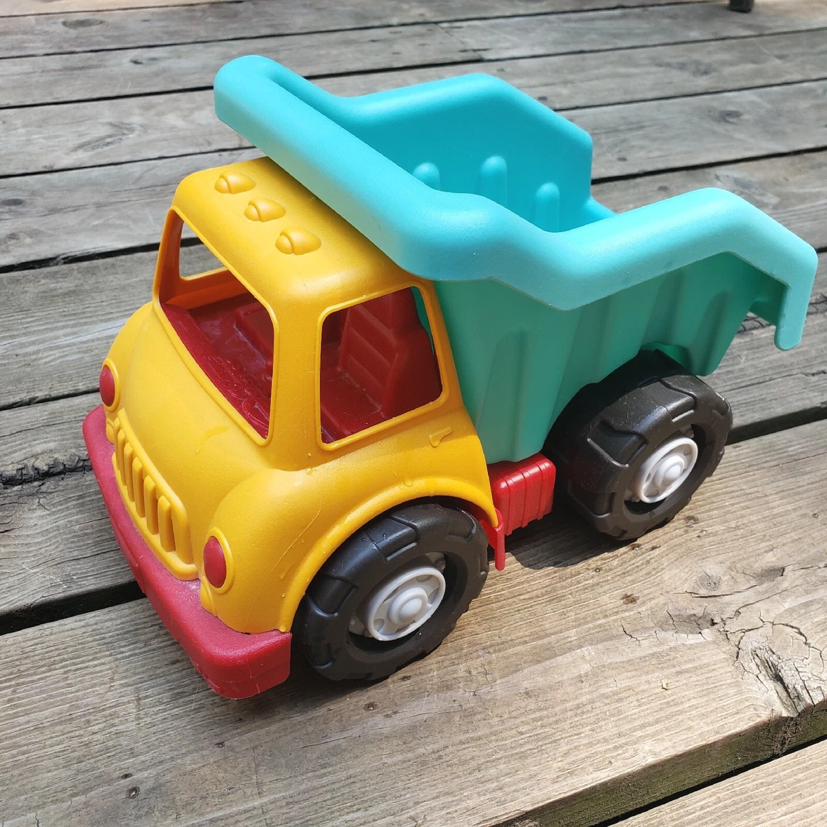 Wonder Wheels By BATTAT Dump Truck with Moveable Parts Play