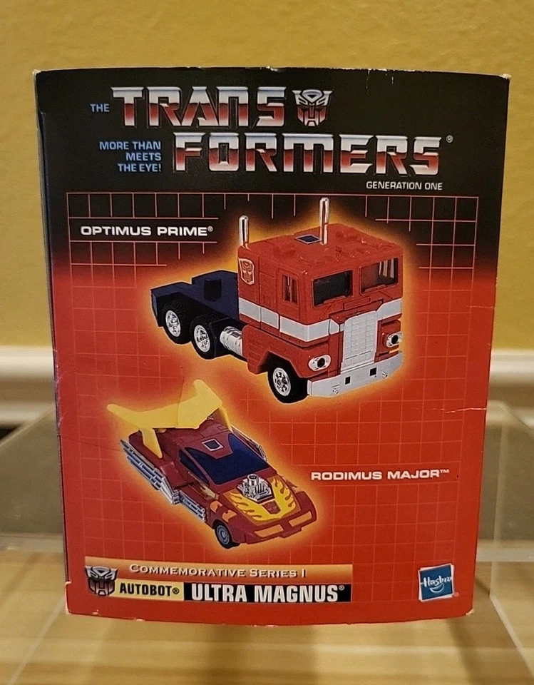 2002 Hasbro Transformers G1 Commemorative Series I Autobot Ultra Magnus MIB - Image 4 of 4