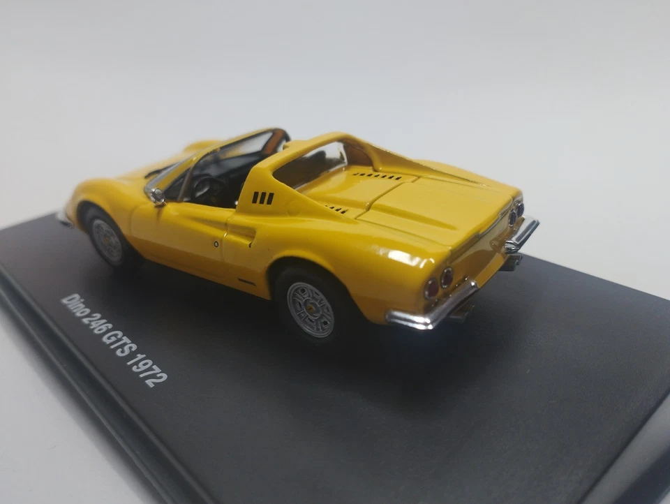 Voiture miniature 1/43 Ferrari Dino 246 GTS de 1972 - Photo 3/4