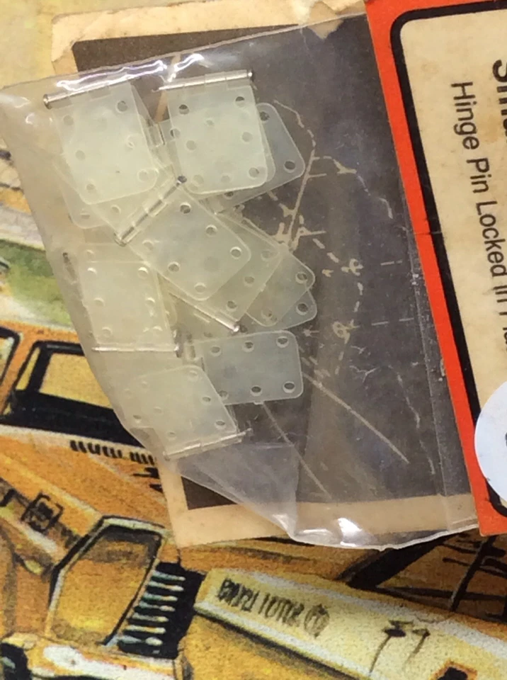 DuBro 119 Small Nylon Hinges {Hinge Pin Locked In Place} 15pc. NewInPack USA - Image 2 of 3