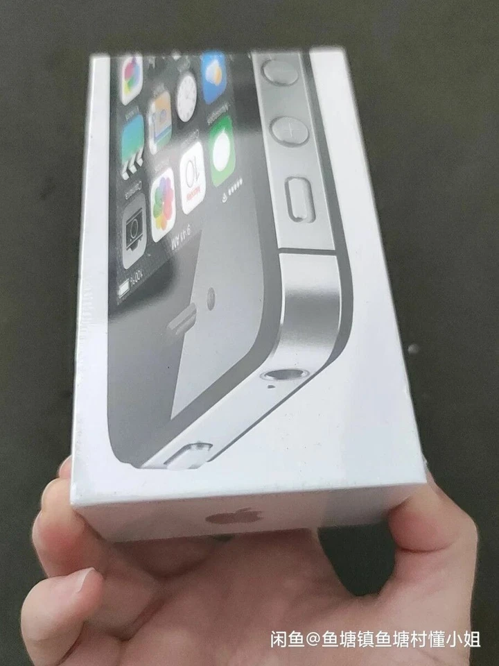 Apple iPhone 4s 16GB Black/white (Unlocked) (CDMA + GSM) IOS6 Sealed Smartphone - Image 3 of 4