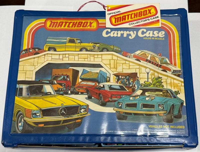 Matchbox Carry Case w/ (8) 1970s Matchbox Diecast Cars / Trucks