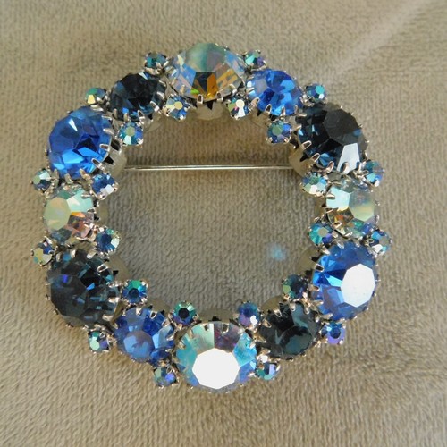 VINTAGE LOT of 3 BLUE RHINESTONE BROOCHES from HIGHEND ESTATE COLLECTION - Picture 10 of 13