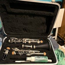 Giardinelli Clarinet Black with Case, Mouthpiece, Cleaning Brush, Solution