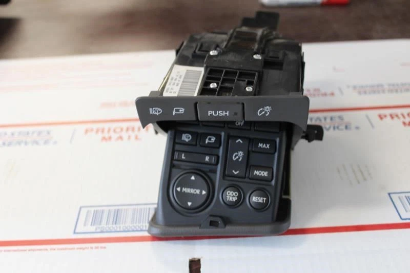 2008 2009 2010 2011 LEXUS GS350 GS460 TRIP RESET MIRROR SWITCHES TAN 84010-30660 - Image 2 of 4