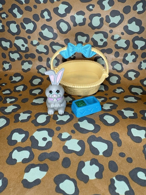 Kenner Littlest Pet Shop Vintage Rabbit Bunny Basket Set