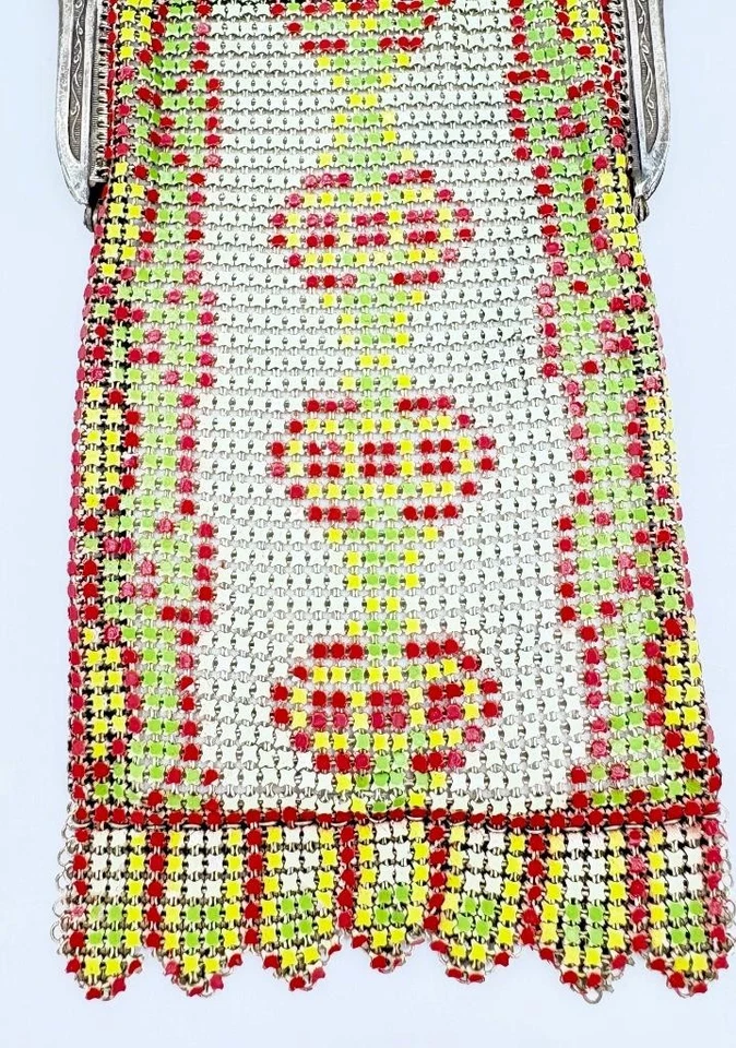 Diseño geométrico rojo Art Deco Whiting & Davis y marco floral tono plateado Foto 4 de 4