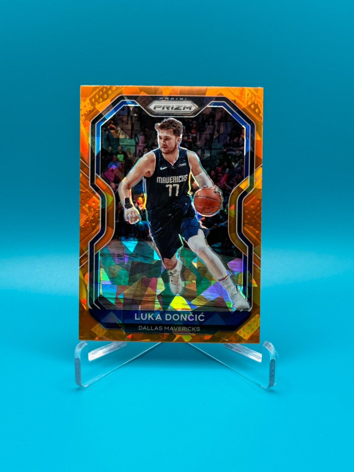 2020-21 Panini Prizm Luka Doncic Orange Cracked Ice #32 Dallas Mavericks