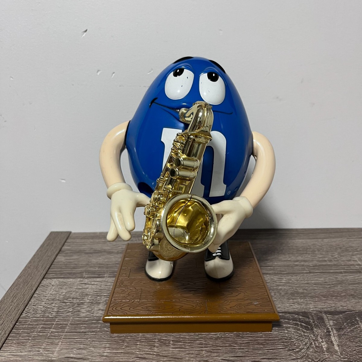 エムアンドエムズ ブルー サックス ディスペンサー アメトイ m&m's M &M's ブルー サックス ディスペンサー フィギュア アメトイ